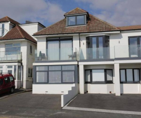 BOURNECOAST: 3 BED-SEA VIEWS/BALCONY/GARDEN-HB6314